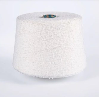 In che modo il filato di poliestere resistente all'usura ad alte prestazioni migliora la durata del tessuto?